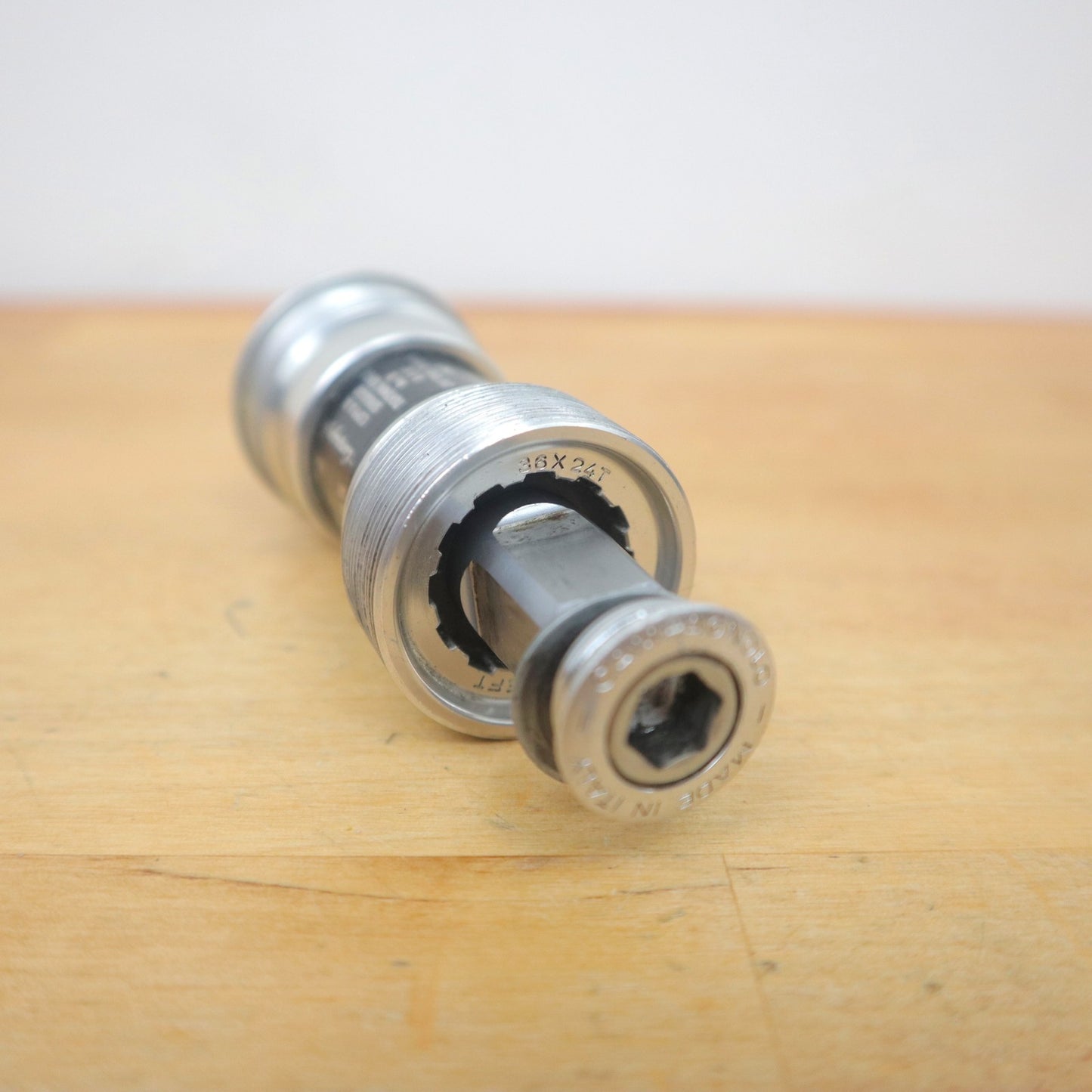 Campagnolo Record Pista Bottom Bracket 102mm English Threaded Silver