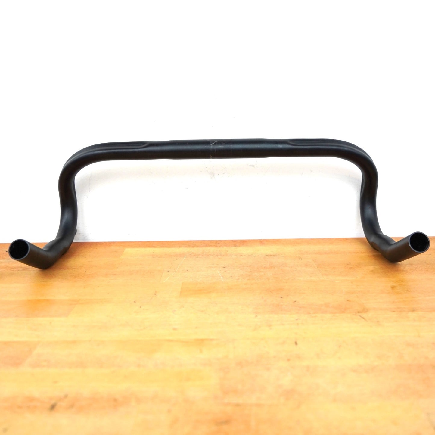 Salsa Moto Ace Short n’ Shallow Handlebar Black 44cm Wide 26.2mm Diameter