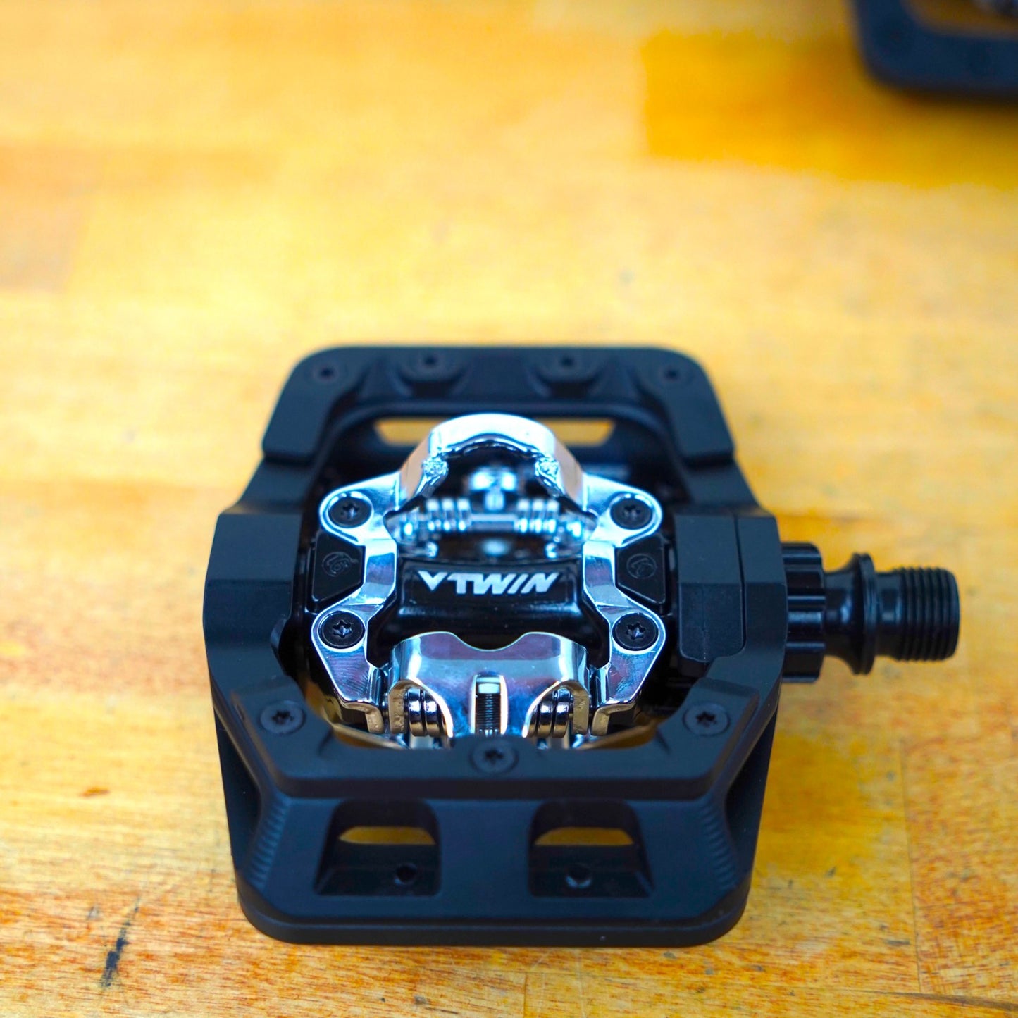 DMR Bikes V-Twin Pedals Clipless/Platform SPD Compatible 4140 Cro-Mo Steel Axles