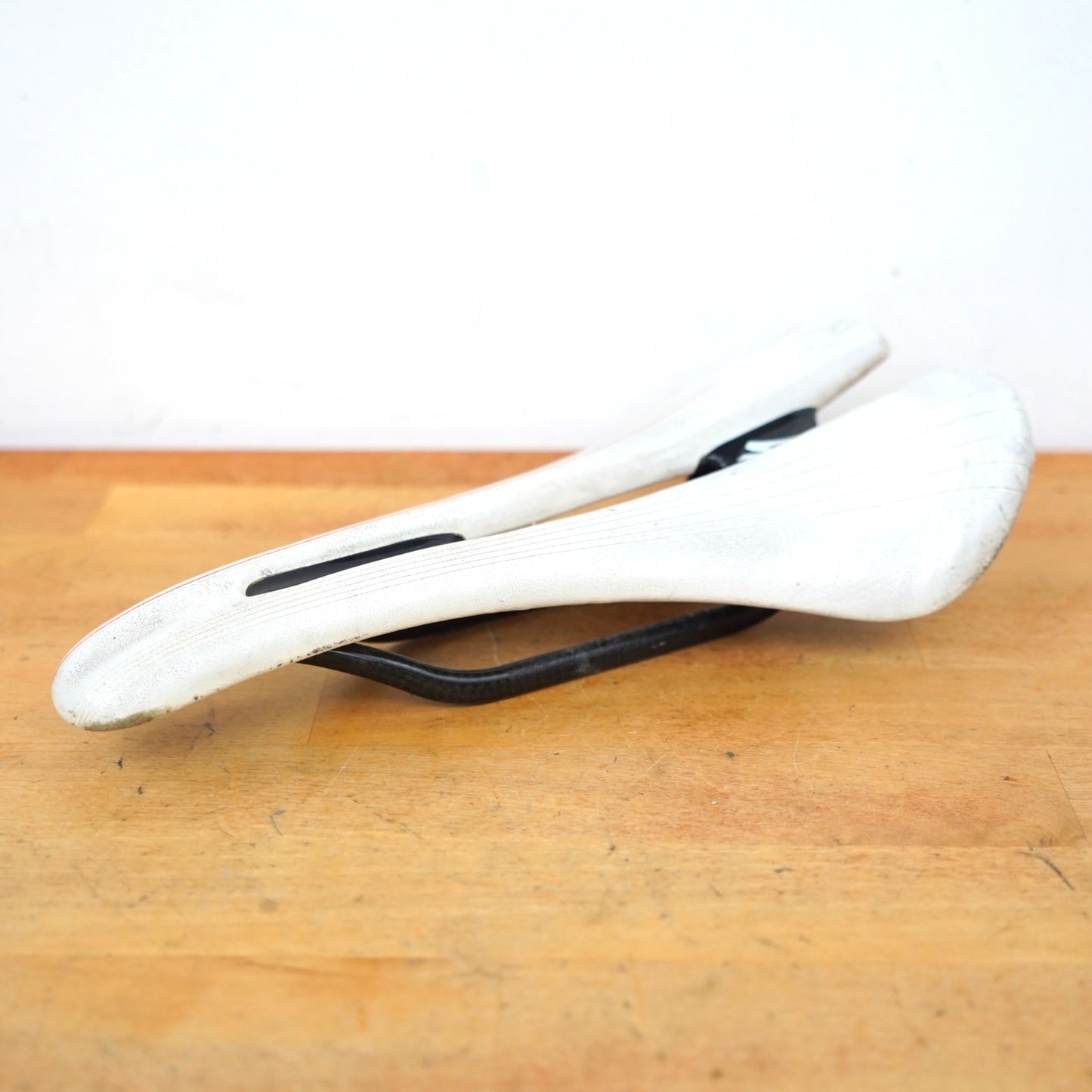 Specialized Romin Pro Body Geometry White Saddle FACT Carbon Rails
