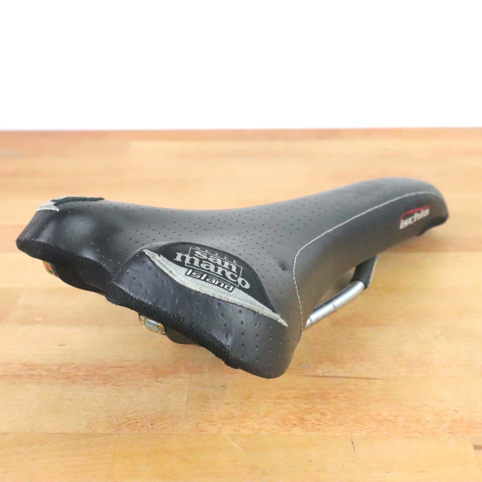 Selle San Marco Isthia Island Saddle 144mm w Carbon Steel Rails Black