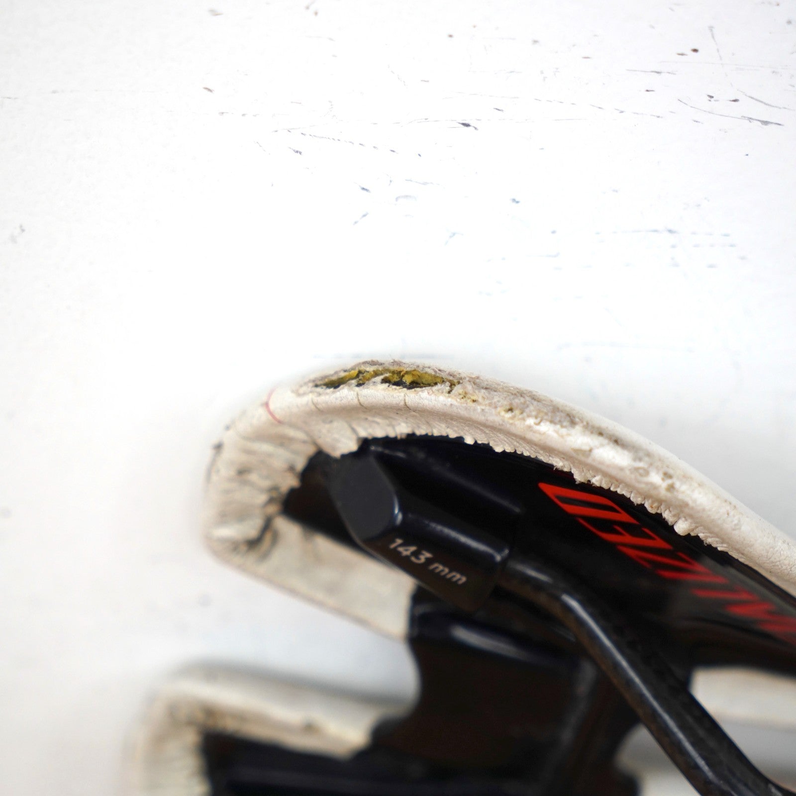 Specialized Romin Pro Body Geometry White Saddle FACT Carbon Rails