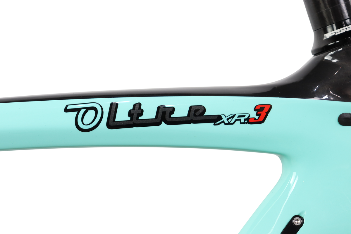 2022 Bianchi Oltre XR3 DI2 Carbon Disc Brake Carbon Road Bike - 53cm