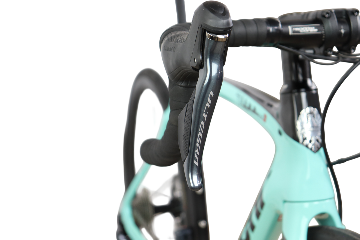 2022 Bianchi Oltre XR3 DI2 Carbon Disc Brake Carbon Road Bike - 53cm