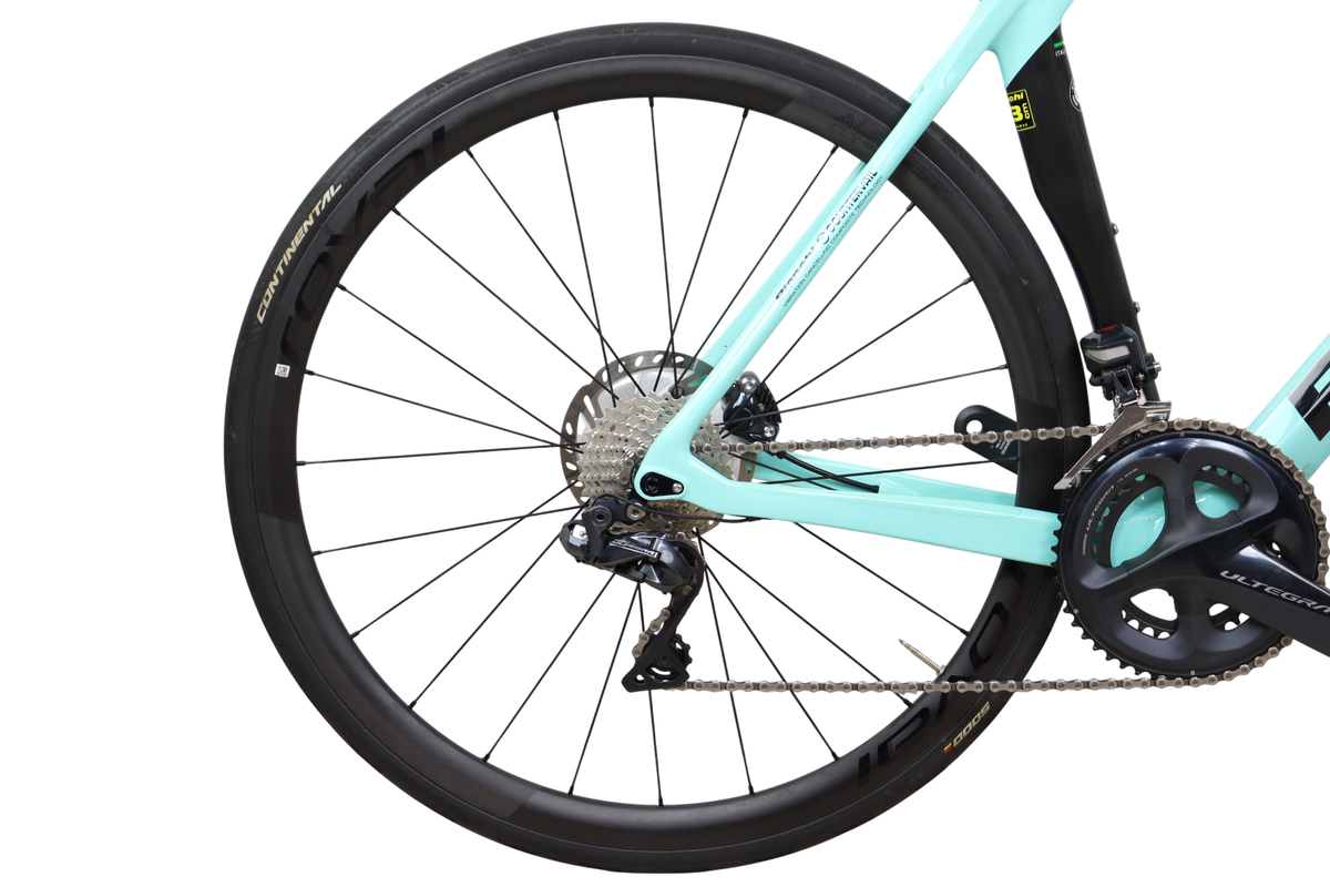 2022 Bianchi Oltre XR3 DI2 Carbon Disc Brake Carbon Road Bike - 53cm