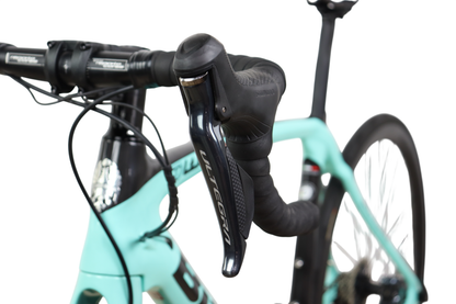 2022 Bianchi Oltre XR3 DI2 Carbon Disc Brake Carbon Road Bike - 53cm
