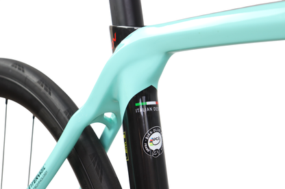 2022 Bianchi Oltre XR3 DI2 Carbon Disc Brake Carbon Road Bike - 53cm